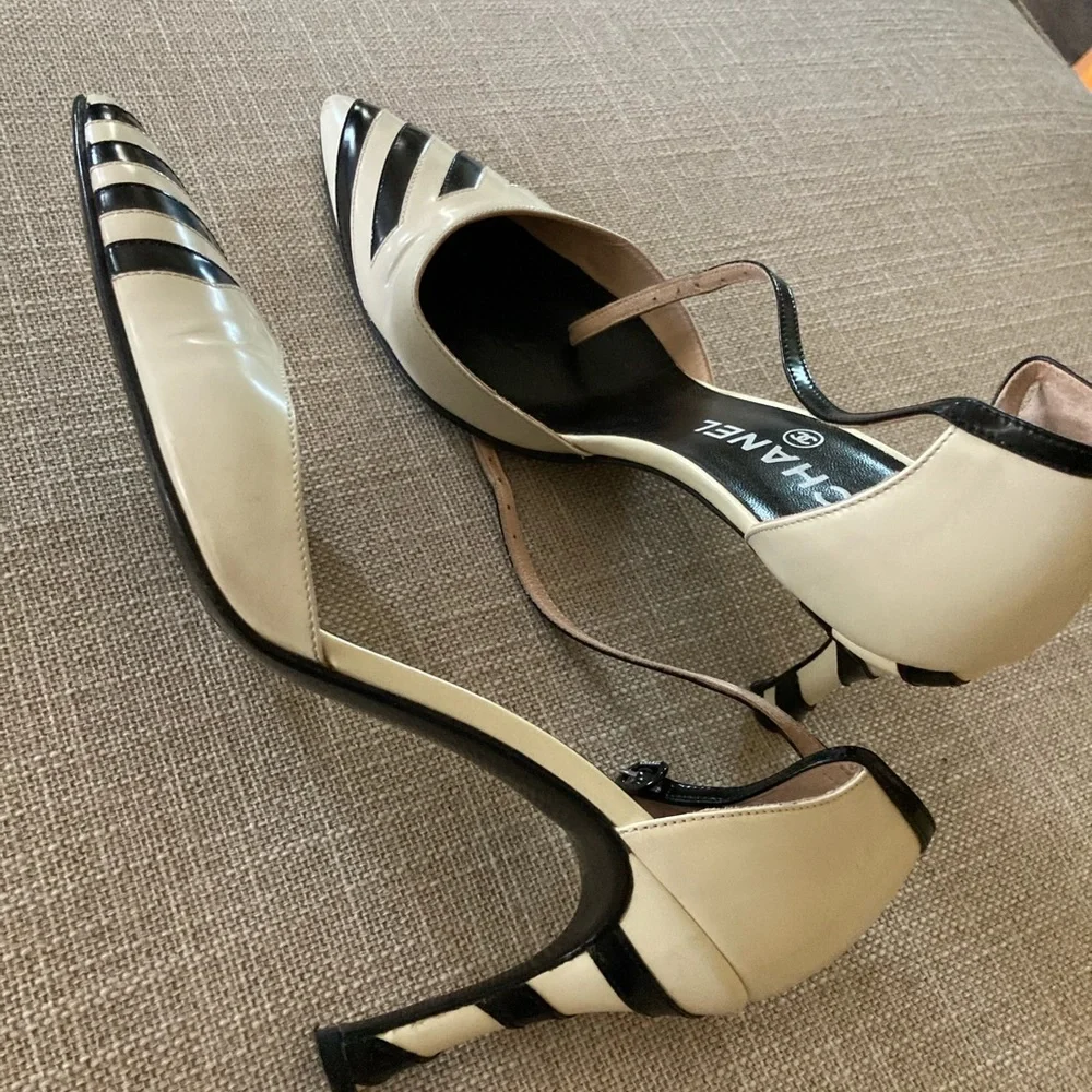 Chanel heels - Picture 2 of 4
